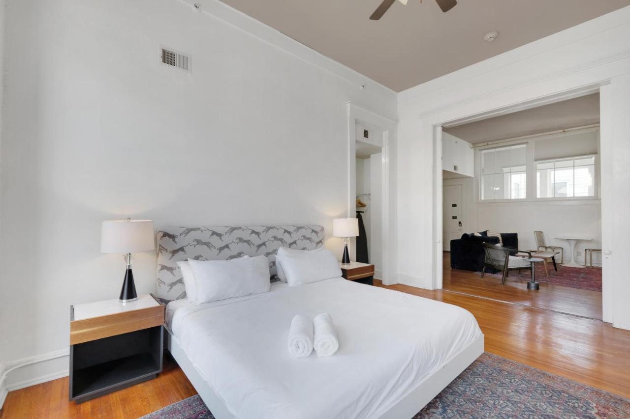 With King Bed In Downtown Apartment Louisville