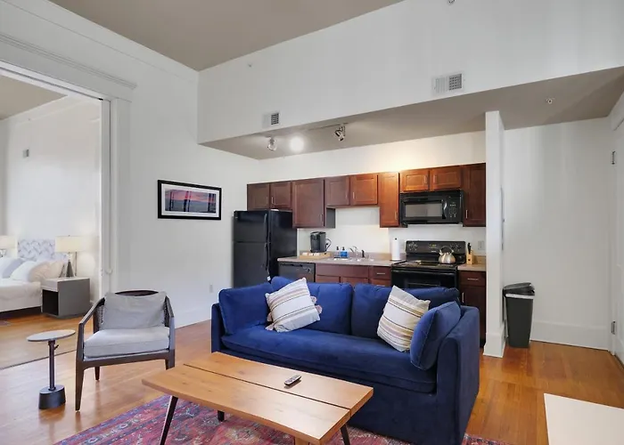 Apartment With King Bed In Downtown Louisville