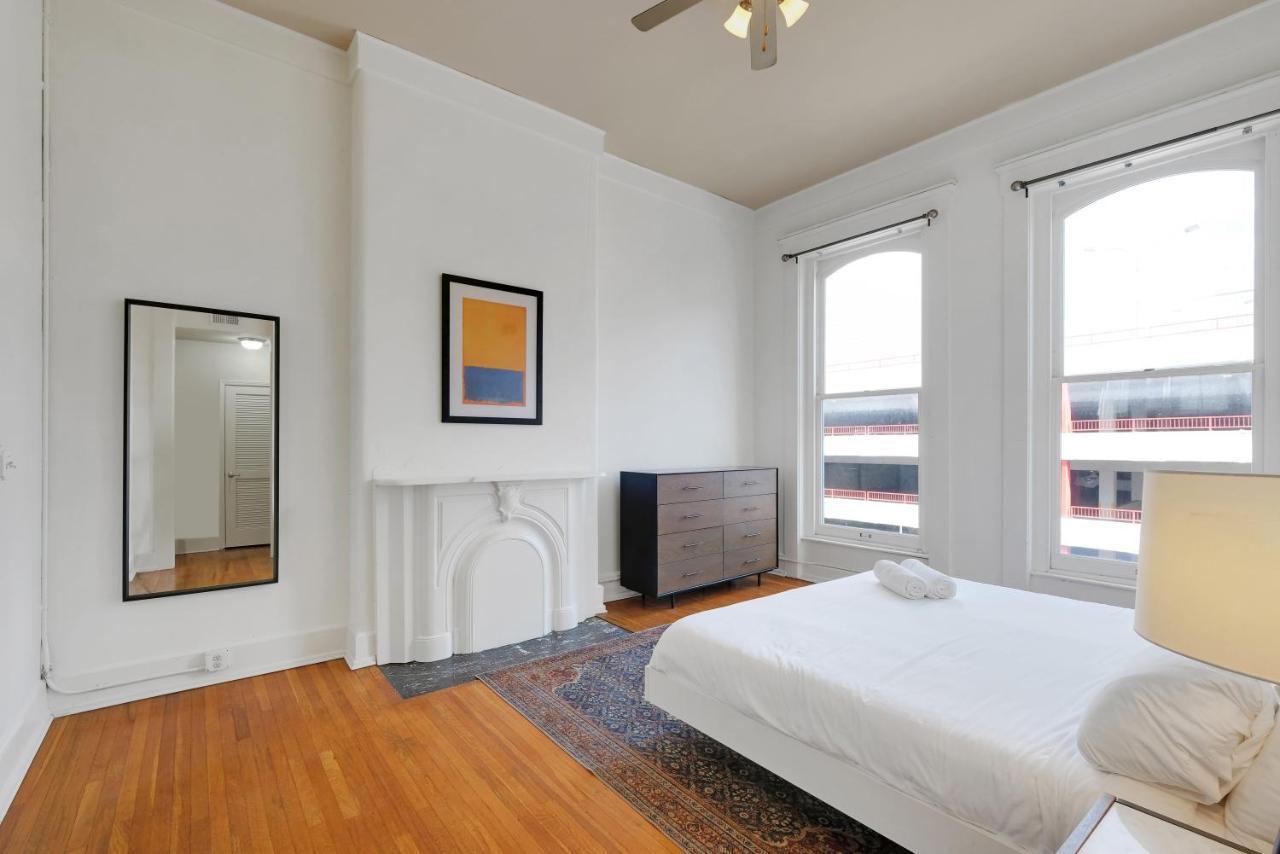 With King Bed In Downtown Appartamento Louisville